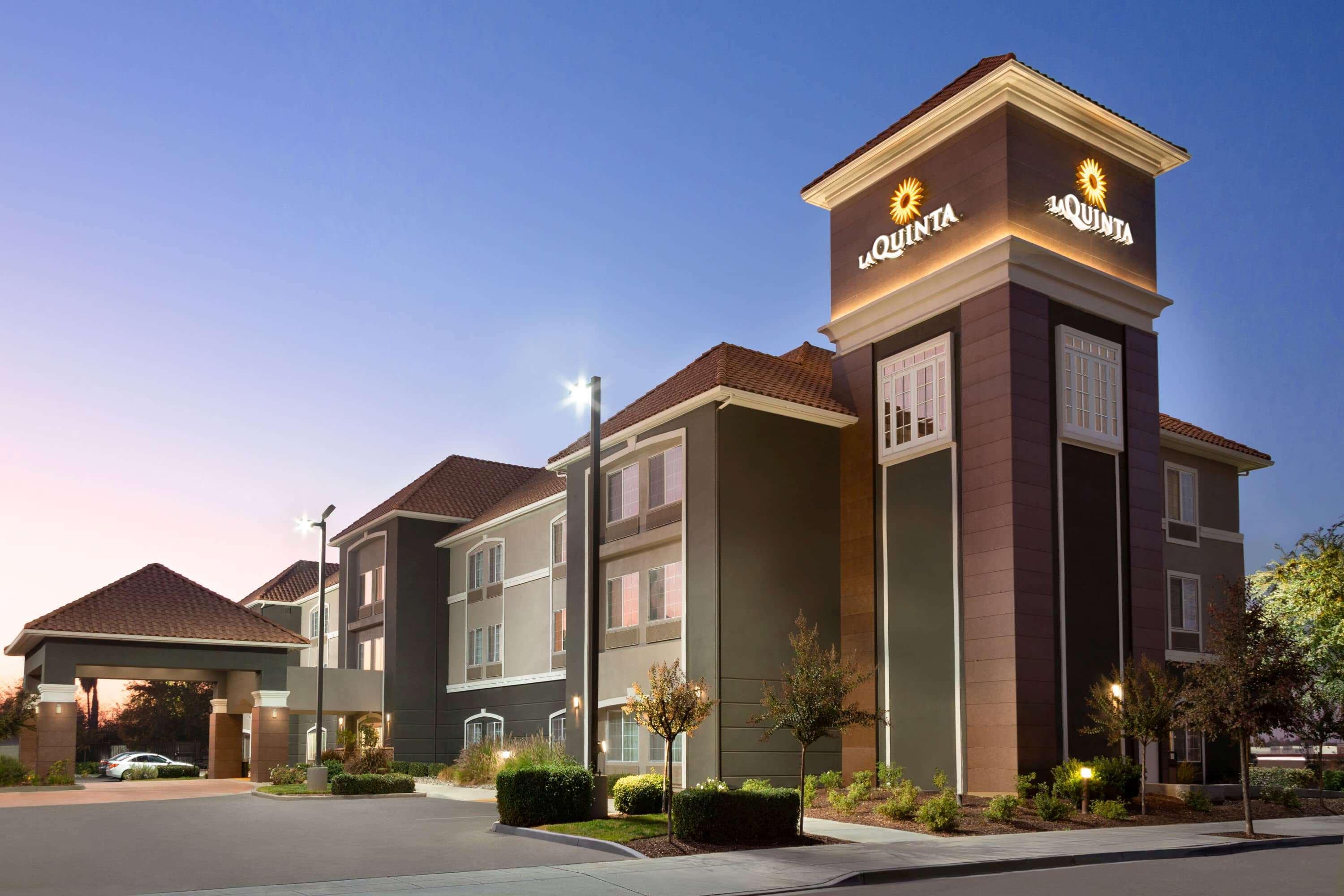 Hotel La Quinta By Wyndham Northwest 2*
